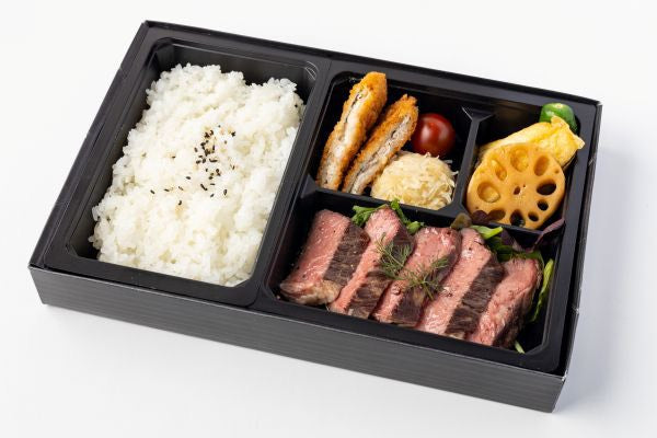 和牛ステーキ・鯵フライ二彩御膳